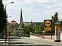 Bilder aus Chemnitz - Die Frstenstrae. Im Hintergrund der Turm der Petrikirche und links daneben das Opernhaus auf dem Theaterplatz. [Fotograf: Reinhard Hll]